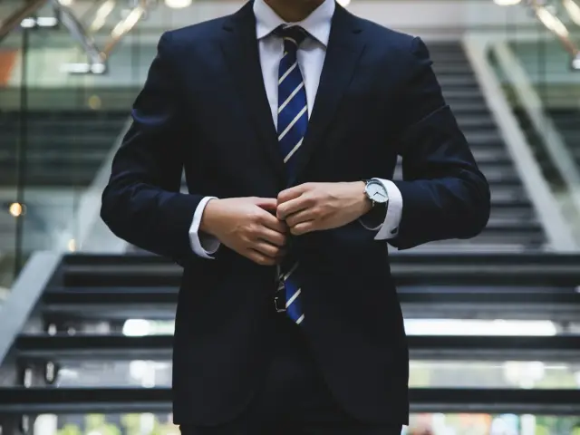 Men’s Tailored Business Suit